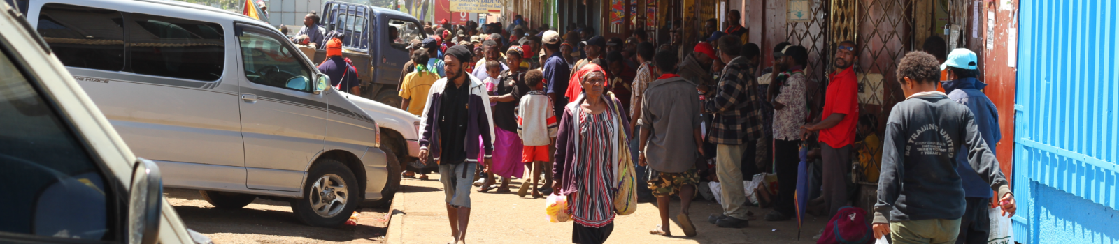 Image of women shopping in PNG, taken by Ben McFadden