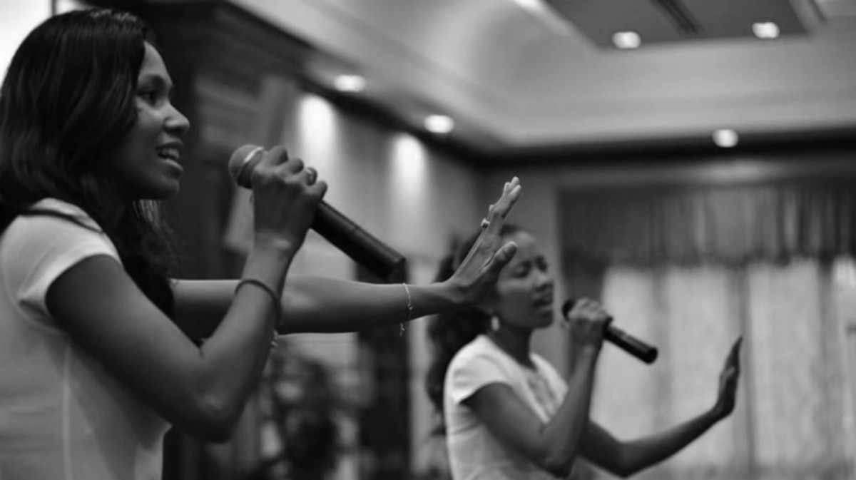 Image of Messenger Band singing