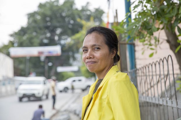 Image of Alzira standing on a street, looking to the camera.